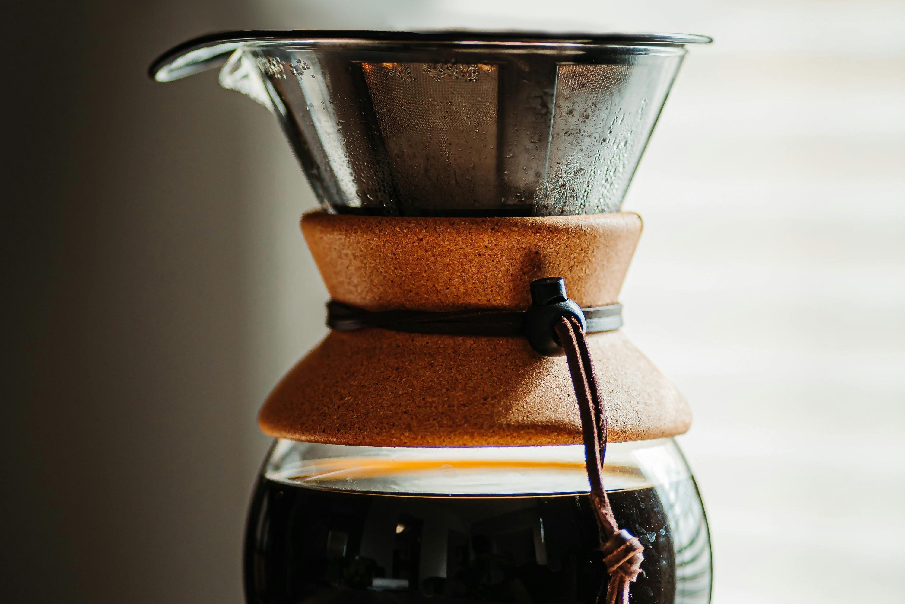 Pour over with metal mesh coffee filter
